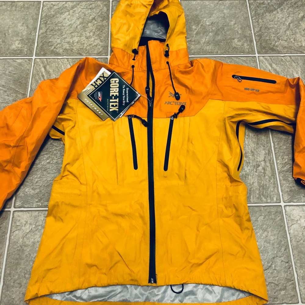 New Arc’teryx ascent goretex hardshell jacket gore
